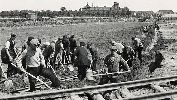 Beschäftigung von Arbeitslosen beim Bau des Maschsees 1935 © Historisches Museum Hannover 