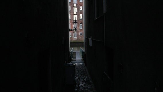 Durchgang von der Deichstraße in Hamburg zum Nikolaifleet. © NDR Foto: Oliver Diedrich