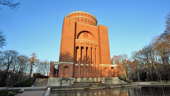 Das Planetarium im Herbst. © Planetarium Hamburg Foto: Tim Florian Horn