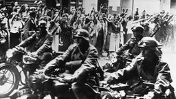 Deutsche Truppen besetzen im September 1939 die polnische Stadt Posen. © picture-alliance / akg-images 