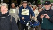 Rentner protestieren in Freiburg gegen politische Entscheidungen. © picture alliance / ROPI Foto: Antonio Pisacreta