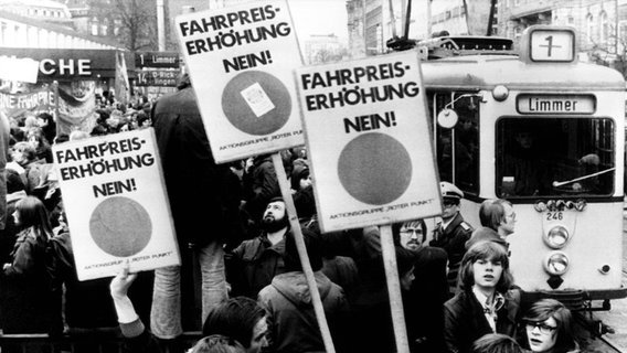 Demonstration gegen Fahrpreiserhöhungen in Hannover 1969. © picture-alliance / dpa 