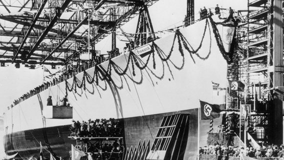 Der Stapellauf der "Bismarck" am 14. Februar 1939 auf der Werft Blohm + Voss. © picture-alliance Foto: akg-images