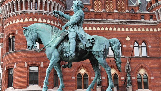 Reiterstandbild des schwedischen Feldmarschalls Magnus Stenbock in Helsingborg, er war ein wichtiger Akteur des Großen Nordischen Krieges Anfang des 18. Jahrhunderts. © picture-alliance Foto: Lars Halbauer