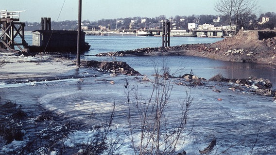Deichbruch bei der Sturmflut 1962 in Hamburg-Waltershof. © NDR/Johannes Tönnies 