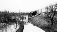 Zerstörte Behelfsheime in Hamburg-Waltershof nach der Sturmflut 1962. © NDR/Johannes Tönnies 