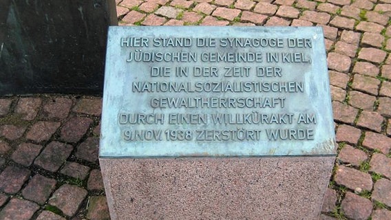 Gedenkstein an die Synagoge in Kiel  Foto: Jocian