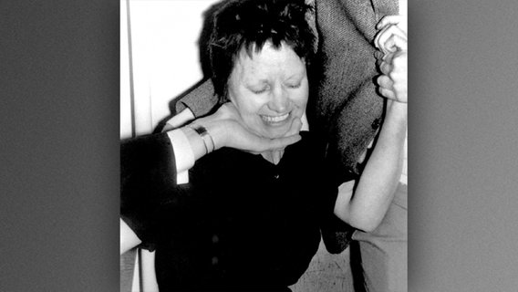 Ulrike Meinhof nach ihrer Festnahme 1972 in Hannover © picture-alliance/ dpa 