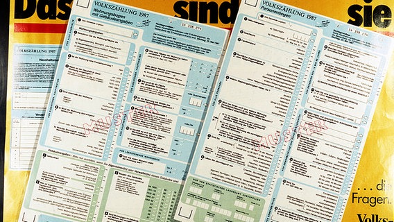 Fragebögen zur Volkszählung 1987. © dpa - Bildarchiv Foto: dpa