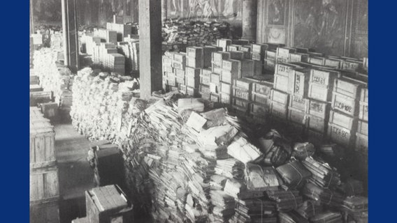 Archivgut lagert im großen Saal der Kaiserpfalz Goslar. © Stadtarchiv Braunschweig 