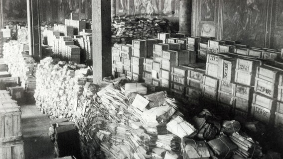 Archivgut lagert im großen Saal der Kaiserpfalz Goslar. © Stadtarchiv Braunschweig 