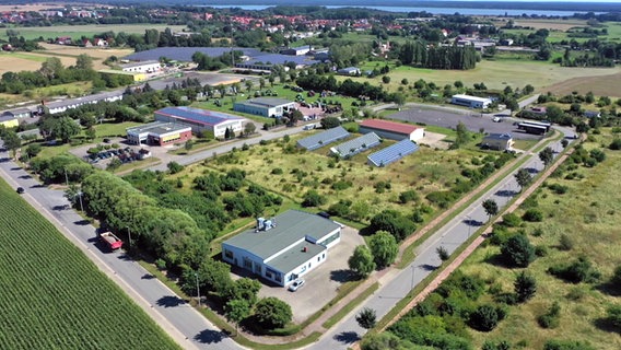 Luftaufnahme des Gewerbegebietes bei Goldberg. © NDR 