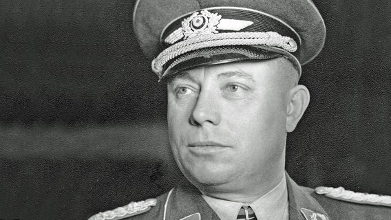 Hamburgs Kampfkommandant Generalmajor Alwin Wolz Hamburgs Kampfkommandant Generalmajor Alwin Wolz © Familie Sahlmann