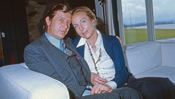 Albert Darboven mit seiner zweiten Ehefrau Edda, geborene Prinzessin von Anhalt, 1975 in Hamburg. © picture alliance / United Archives Foto: Wolfgang Kühn