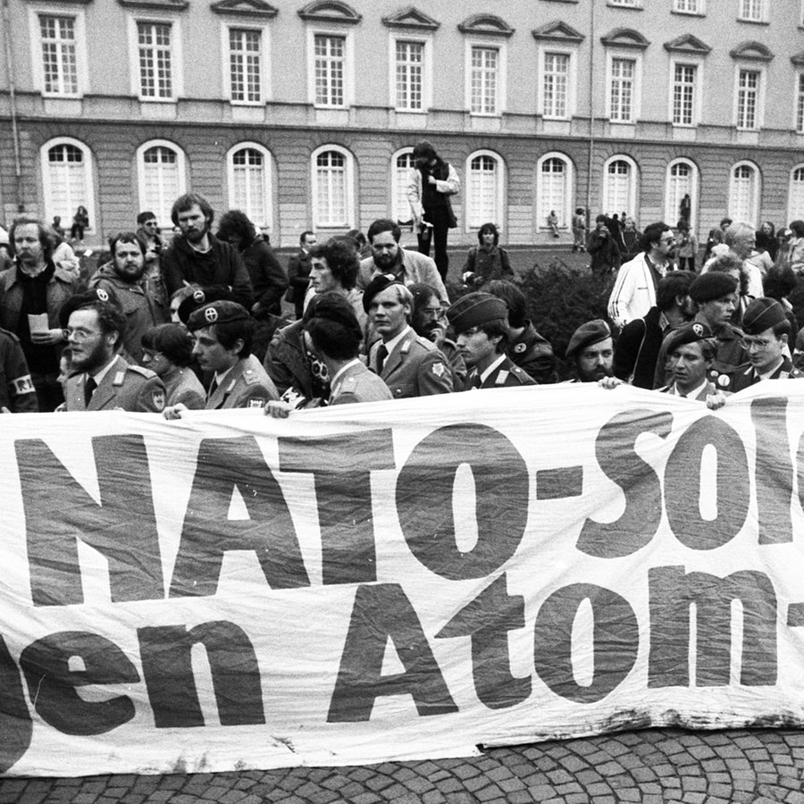 Die 70er: NATO-Doppelbeschluss und Friedensbewegung (12/12)
