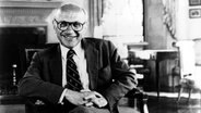 Der amerikanische Wirtschaftswissenschaftler Milton Friedmann 198. © picture alliance / Everett Collection | CSU Archives/Everett Collection 