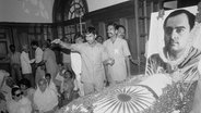 Weggefährten und Mitglieder der Gandhi-Familie trauern in Neu-Delhi um den am 21. Mai 1991 ermordeten indischen Politiker Rajiv Gandhi. © picture alliance / ASSOCIATED PRESS Foto: Anonymous
