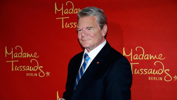 Joachim Gauck als Wachsfigur bei Madame Tussauds. © picture alliance / Geisler-Fotopress Foto: Herb Dehler/Geisler-Fotopress