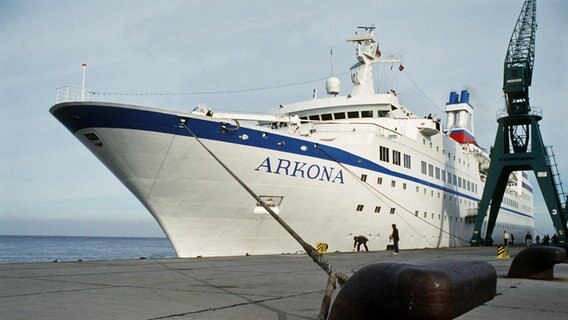 Die MS "Arkona" 1986 im Hafen. © picture alliance / dpa Foto: Frank Kleefeldt