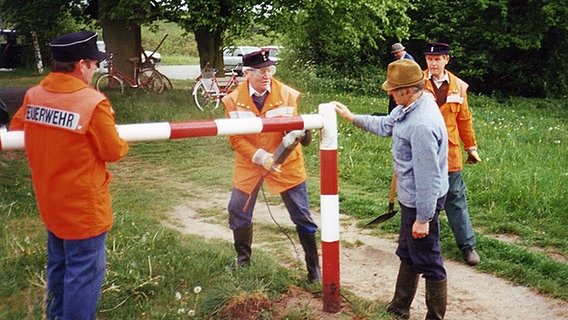 Brückenbau an der ehemaligen Grenze 1990. © Peter Sukiennik Foto: Peter Sukiennik