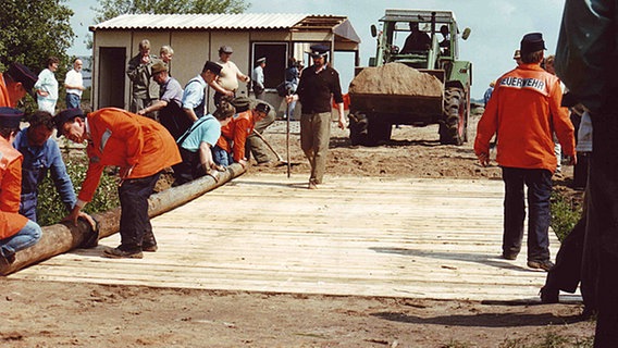 Brückenbau an der ehemaligen Grenze 1990. © Marlene Rautenberg Foto: Marlene Rautenberg