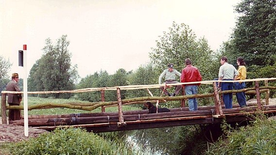 Brückenbau an der ehemaligen Grenze 1990. © Marlene Rautenberg Foto: Marlene Rautenberg