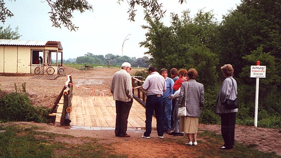 Brückenbau an der ehemaligen Grenze 1990. © Peter Sukiennik Foto: Peter Sukiennik