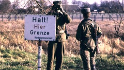 DDR-Grenzaufklärer mit Kamera © Jürgen Ritter Foto: Jürgen Ritter