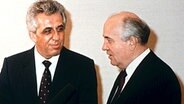 Egon Krenz und Michail Gorbatschow. © dpa-Report 