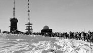 Mauerfall auf dem Brocken: Menschen auf dem Weg zum Gipfel. © Hansjörg Hörseljau Foto: Hansjörg Hörseljau