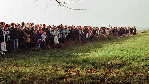 Grenzöffnung an der B 208 am 12.11.1989 © Bundespolizei Ratzeburg Foto: Sigurd Müller
