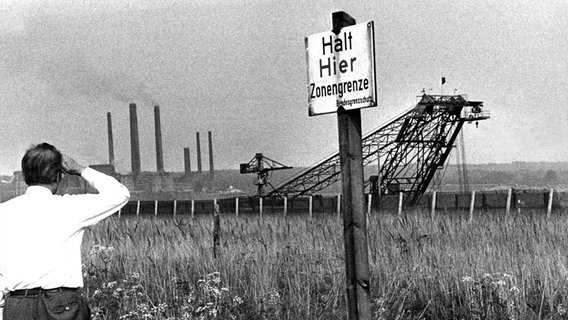 DDR Grenze  im Tagebau, zwischen Helmstedt und Harbke. © picture-alliance/dpa 