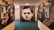 Ausstellung über Helmuth Hübener in der Verwaltungsschule Normannenweg in Hamburg-Borgfelde © NDR Foto: Jochen Lambernd