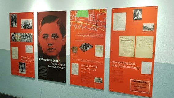 Ausstellung der Stadtteilschule Helmuth Hübener am Standort Langenfort im Hamburg-Bambek © NDR Foto: Jochen Lambernd