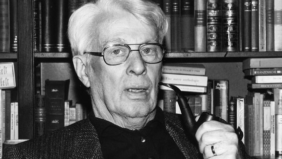 Porträt-Aufnahme des DDR-Schriftstellers Stephan Hermlin (1915-1997) aus dem Jahr 1996. © picture-alliance / akg-images | akg-images Foto: Bruni Meya