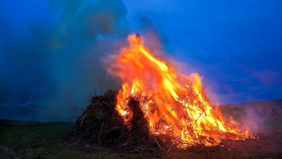 Hexenfeuer in Deutschland © picture alliance / imageBROKER Foto: Sylvio Dittrich