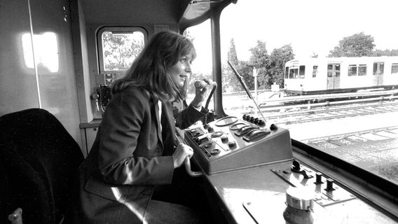 Eine U-Bahnfahrerin im Jahr 1979. © Hamburger Hochbahn 