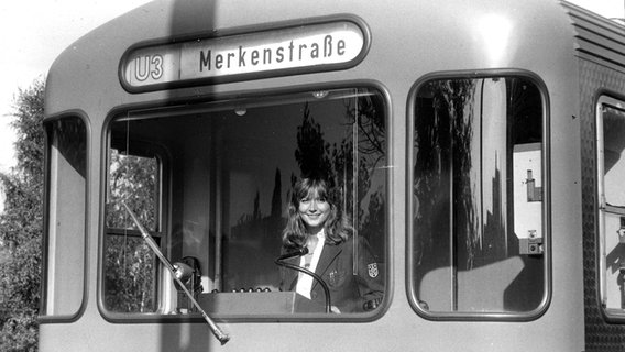 Eine U-Bahnfahrerin im Jahr 1979. © Hamburger Hochbahn 
