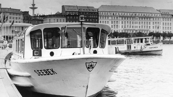 Alsterschiff im HVV-Gemeinschaftstarif 1966. © Hamburger Hochbahn 