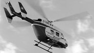 Rettungshubschrauber Christoph 52 aus Hartenholm (Kreis Segeberg) am Montag (30.6.97) kurz nach dem Start zu einem Rettungsflug © picture-alliance / dpa Foto: Frm