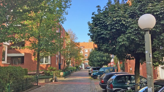 Blick auf Wohnhäuser in der Karl-Theodor-Straße in Hamburg-Altona. © NDR Foto: Dirk Hempel