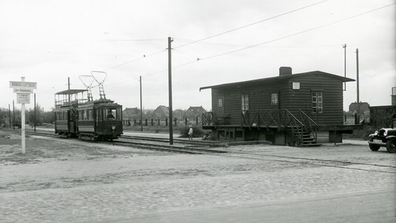 1934: Ein Zug der Kleinbahn Alt-Rahlstedt-Volksdorf-Wohldorf am Bahnhof Lottbek © Museum für Hamburgische Geschichte 
