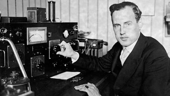 Television pioneer Manfred von Arden in his research lab in 1930. © picture alliance / IMAGNO / Austrian Archives (S) Photo: Austrian Archives (S)