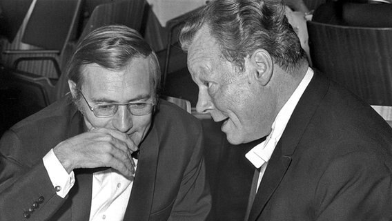 Rudolf Augstein im Gespräch mit Willy Brandt beim Presseball 1970  Foto: Bertram