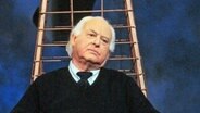 Ernest Bornemann, Sexualwissenschaftler, zu Gast in der TV-Show "Explosiv - Der heiße Stuhl" (BRD 1994) © picture alliance 
