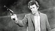 Schauspieler Clint Eastwood in dem Film "Dirty Harry" (1971) © picture alliance / Everett Collection | Courtesy Everett Collection 