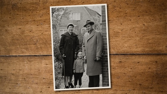 Irmgard und Egon Eiben aus Wilhelmshaven mit Sohn Thomas 1954. © Privat 