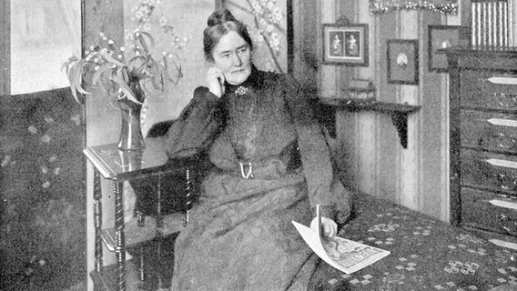 Die zeitgenössische Aufnahme zeigt Helene Lange (1848-1930), Führerin der deutschen Frauenbewegung. © picture-alliance / dpa | Bifab 