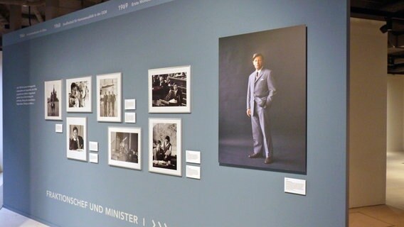 Fotografien in der Helmut-Schmidt-Ausstellung "100 Bilder aus 100 Jahren". © NDR Foto: Irene Altenmüller