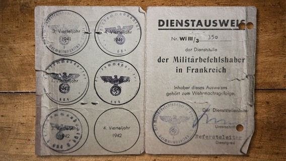 Dienstausweis von Ingeborg Illing, geborene Schröder, aus dem Kriegseinsatz in Frankreich. © Privat 